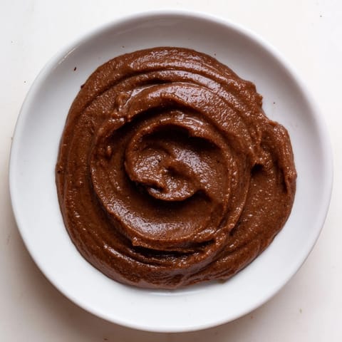 Close-up of velvety Emirati Al Madrooba glistening, showcasing the sweet dates and fragrant ghee.